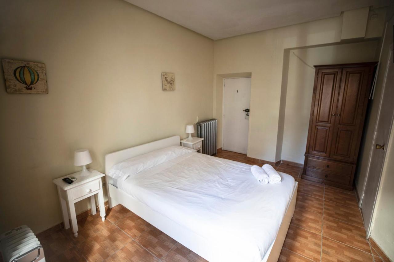 Hostal Los Perales Madrid Dış mekan fotoğraf A room at the hotel