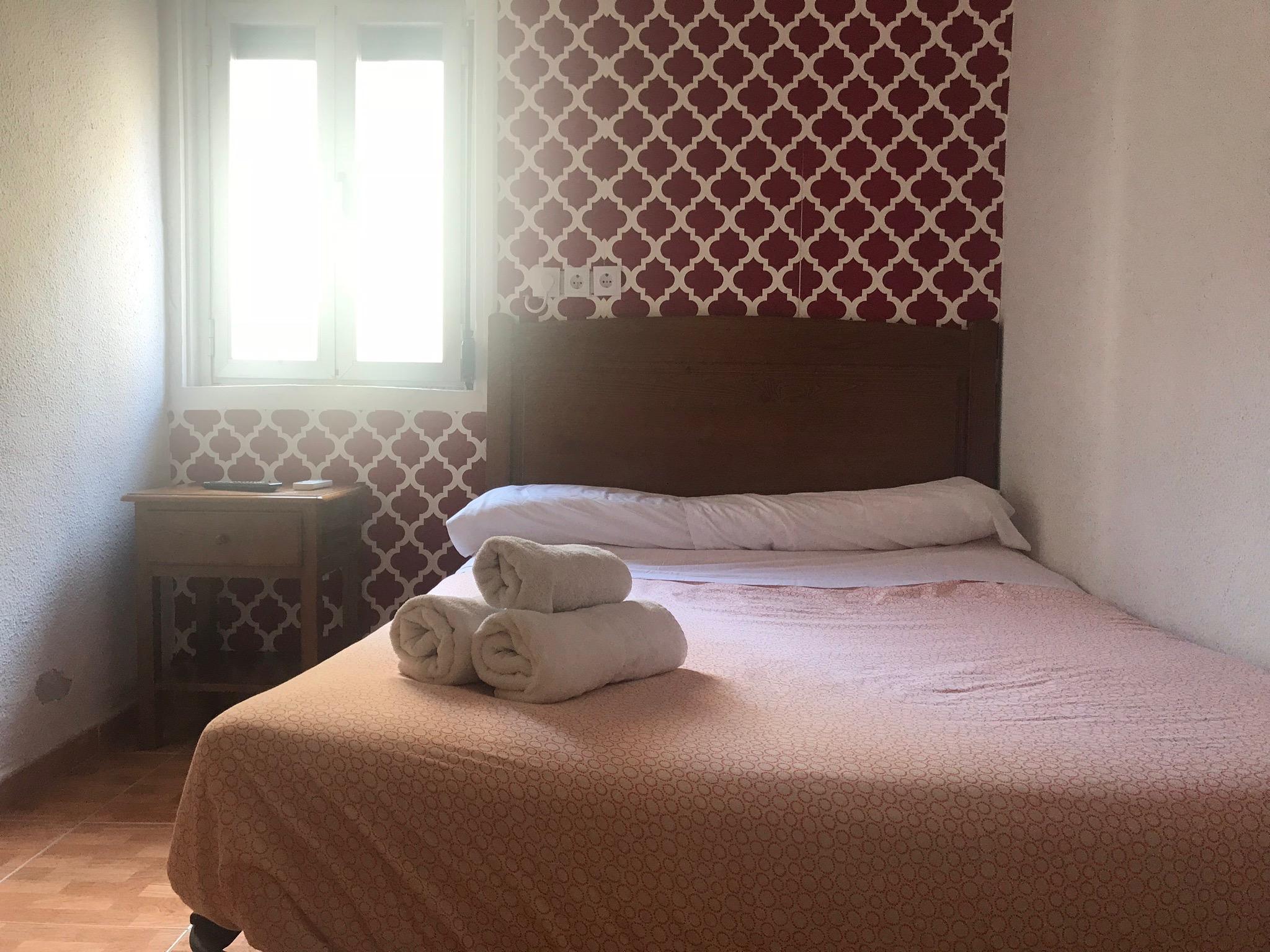 Hostal Los Perales Madrid Dış mekan fotoğraf A guest room at the hotel