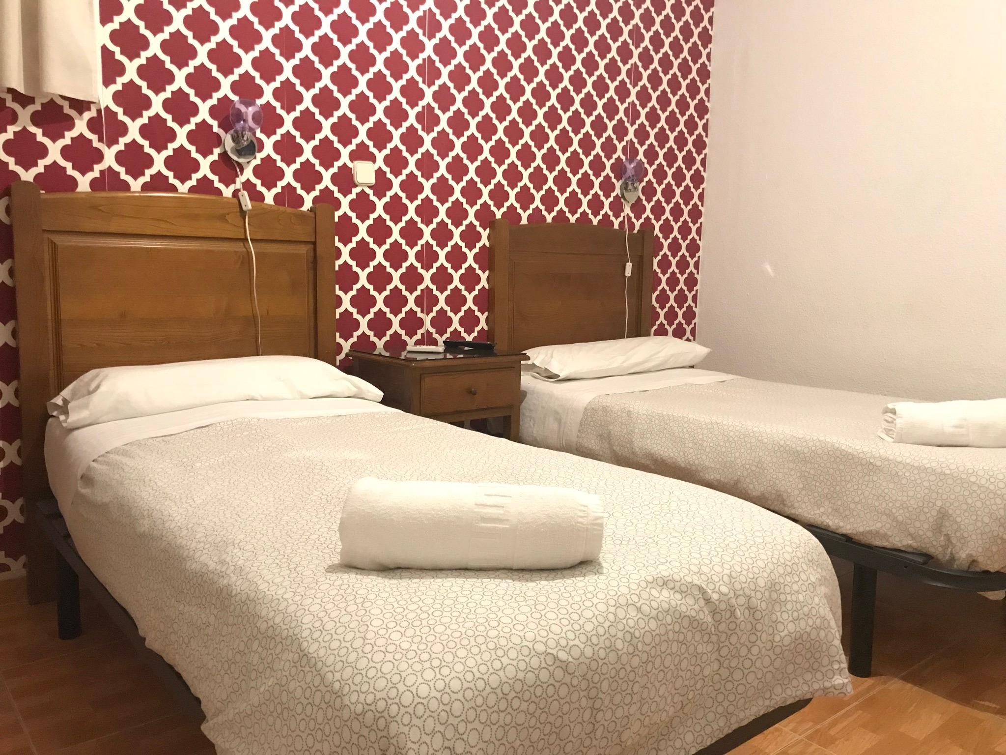 Hostal Los Perales Madrid Dış mekan fotoğraf A typical room at the hotel