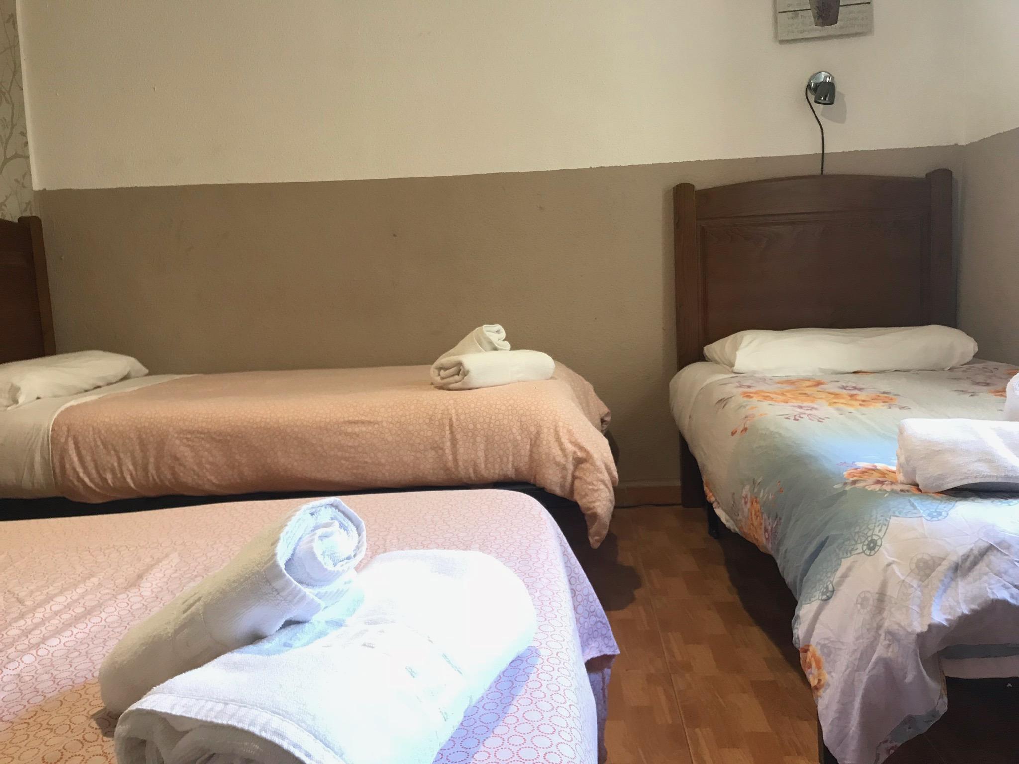 Hostal Los Perales Madrid Dış mekan fotoğraf A room at the hotel