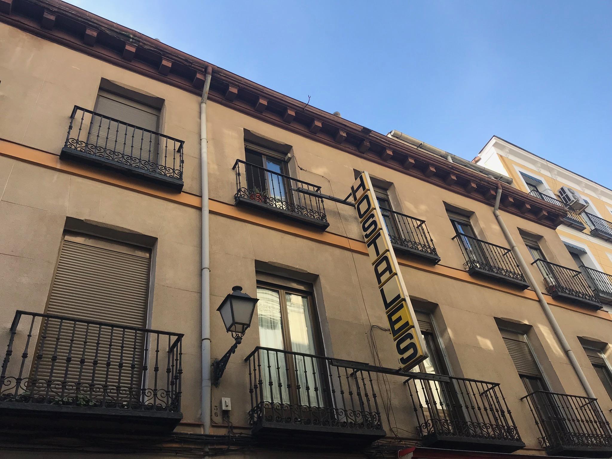 Hostal Los Perales Madrid Dış mekan fotoğraf Headquarters of the party in Madrid