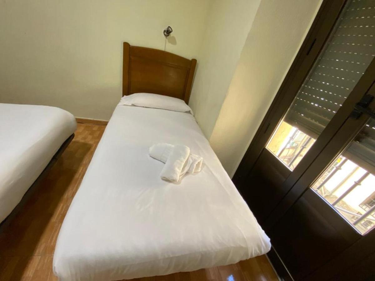 Hostal Los Perales Madrid Dış mekan fotoğraf